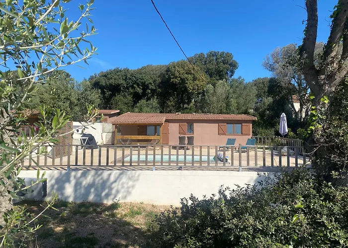 Chalet Petit D’été Avec Piscine Privée Chauffée